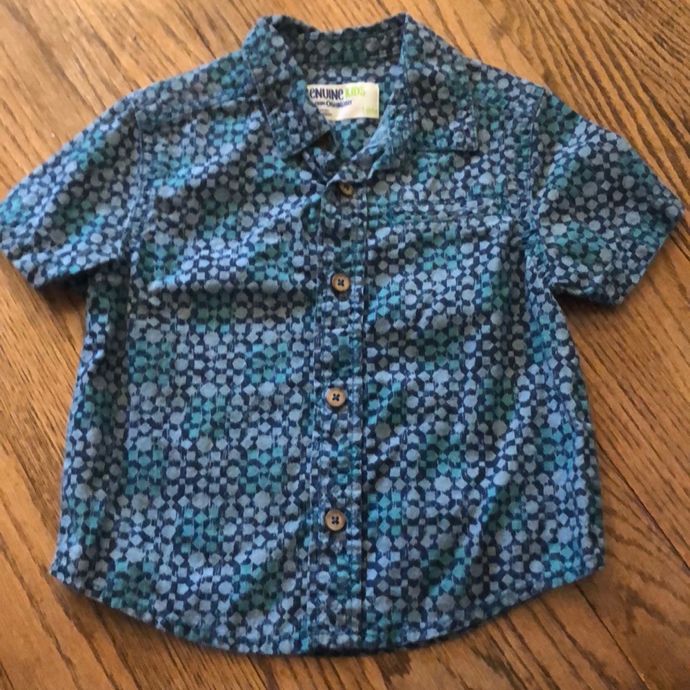 Short sleeve button up